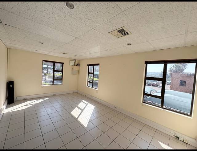 101M² OFFICE TO LET IN FOURWAYS